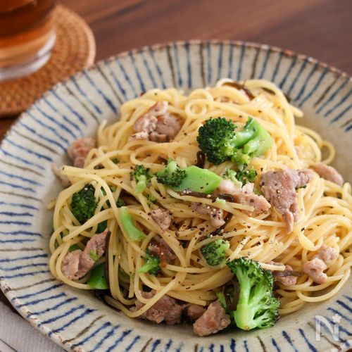 【フライパンひとつで作れる】豚肉とブロッコリーの和風パスタ