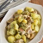 【鶏もも肉とじゃがいものバジルソース炒め】炒めて絡めるだけ！