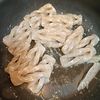 手軽に栄養補給！煮干し粉で厚揚げとこんにゃくの煮物の工程3