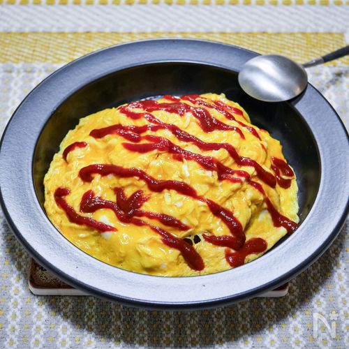しっとりタイプの熱々鉄板オムライス