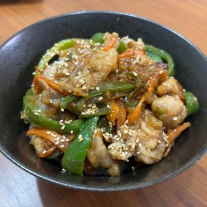 あんすーの作ってみた!投稿(男子に大人気♡簡単ガッツリすぐ完成‼︎『豚こまオイスター丼』)
