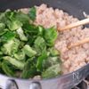 【包丁を使わないでできる！】鶏肉とピーマンと卵のそぼろ丼の工程2
