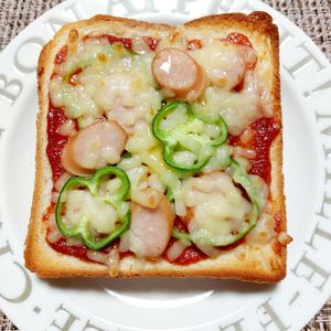 よっこの作ってみた!投稿(【カレー香るピザトースト】やみつきになる美味しさ！)