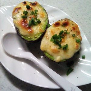 メイプルの作ってみた!投稿(たまらない組み合わせ♡アボカドのマヨチーズトースター焼き)