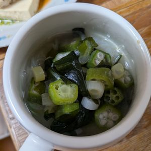 れいかの作ってみた!投稿(5分で完成！とろうま【オクラとわかめの春雨スープ】)