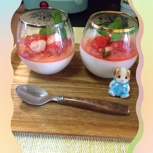 チョロリスの作ってみた!投稿(口どけなめらか♡いちごのパンナコッタ)