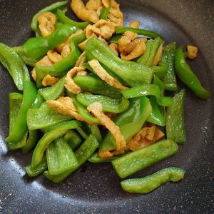 Yukkの作ってみた!投稿(カレー風味♪ピーマンと油揚げの甘辛炒め)
