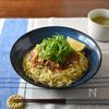 レモンがさわやか！カリカリ豚バラのせねぎ塩まぜそば