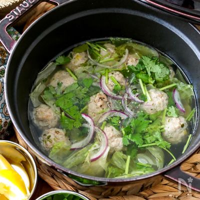 肉団子とレタスのエスニックスープ