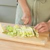 【野菜嫌いが完食！】春キャベツの味噌クリームスープの工程1
