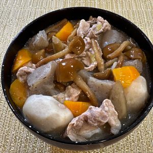 楽ラク手抜キッチン🐶🐾の作ってみた!投稿(豚肉となめこと里芋のお味噌汁)