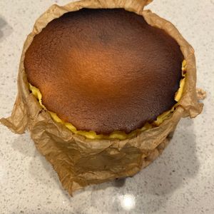 309777の作ってみた!投稿(【我が家のバスクチーズケーキ】簡単♡混ぜて焼くだけ♪)