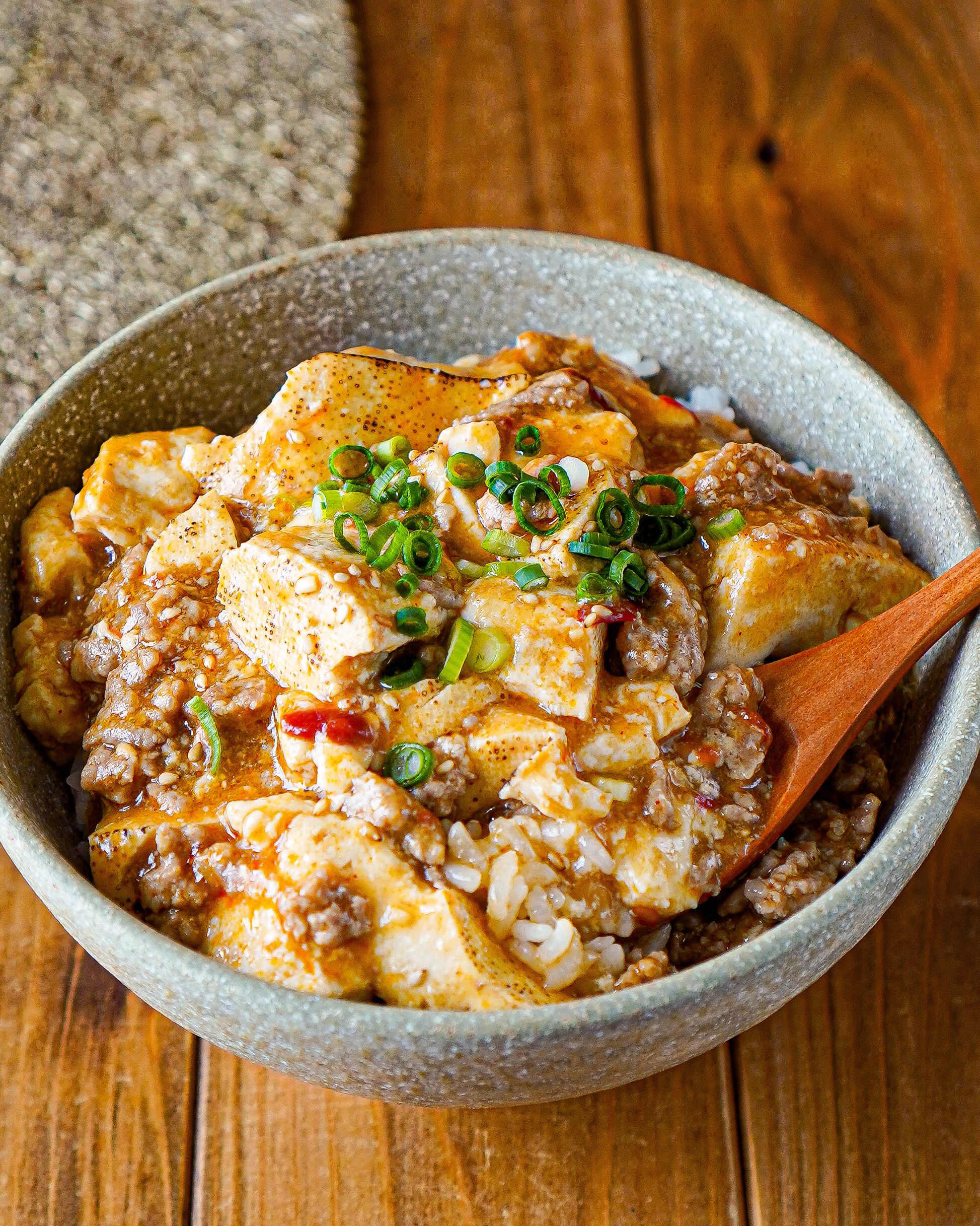 ピリッと旨い♡︎やみつき麻婆丼】包丁不使用！10分レシピ | レシピ