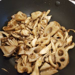 うなんの作ってみた!投稿(【蓮根と舞茸の柚子胡椒ポン酢炒め】めっちゃ美味しいおつまみ!)