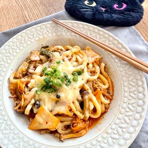 グリーンラテの作ってみた!投稿(チーズがとろり♪キムチと挽肉の焼きうどん)