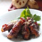 黒酢とすりごまの こっくり肉巻きれんこん炒め。