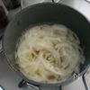 簡単♪トマトと玉ねぎのコンソメスープの工程2