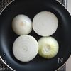 簡単とろ旨！新玉ねぎの旨塩ペッパーステーキ。の工程3