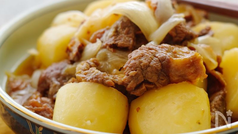 圧力鍋で 牛すじと新玉ねぎのオイスター肉じゃが By 松山絵美 レシピサイト Nadia ナディア プロの料理家のおいしいレシピ