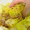 レンジで簡単！旨だれ豚とレタスの和え麺の工程5