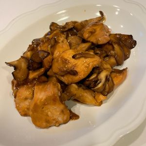 みわの作ってみた!投稿(ごはんもお酒もすすむ♩鮭と舞茸の甘辛ごま照り焼き)