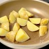 あと引くおいしさ♩甘辛ジャーマンポテトの工程2