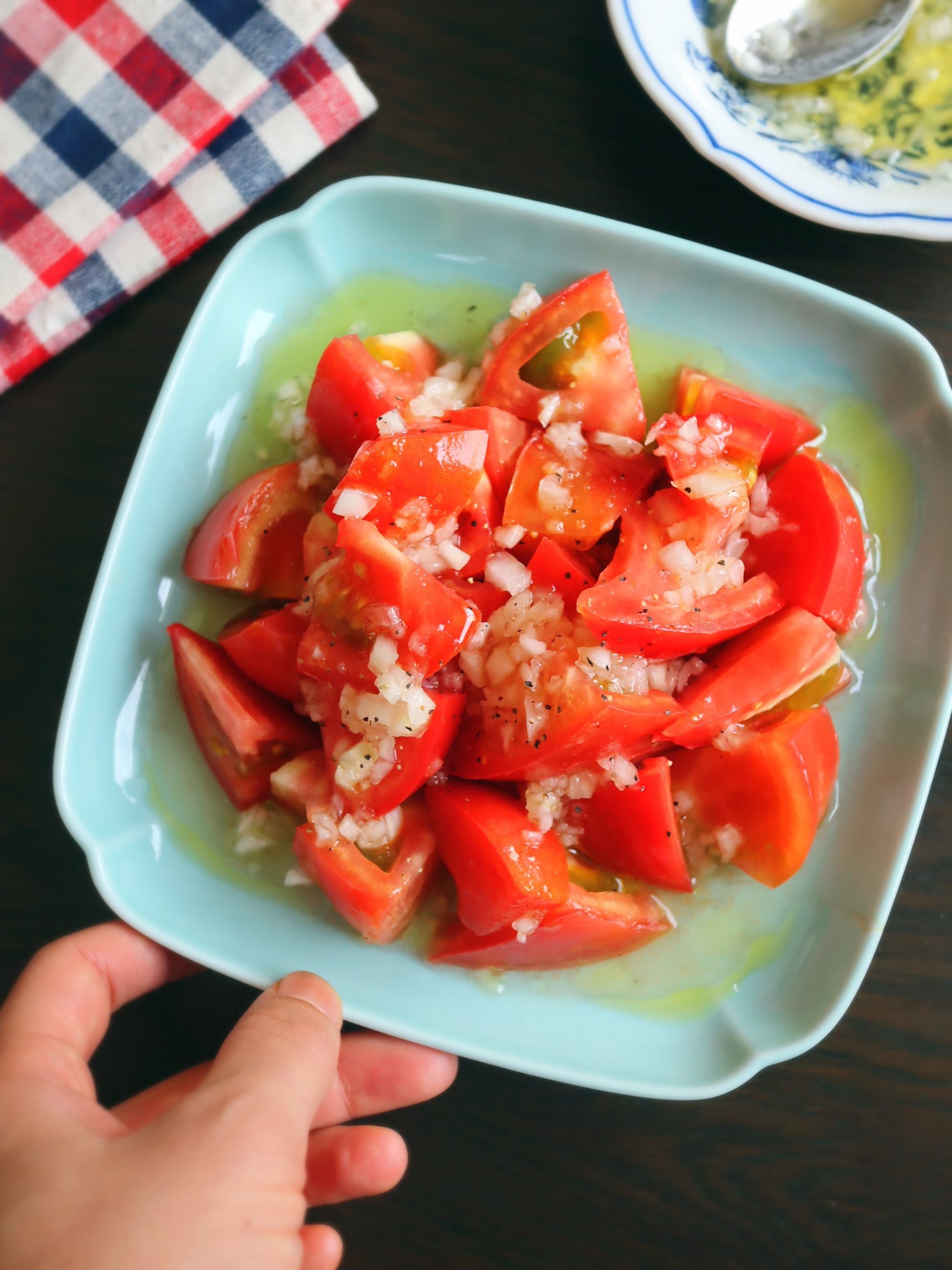 ひと皿ペロリ♡絶品トマトサラダ】簡単ドレッシングでお店の味