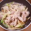 行列のどんぶり亭の🍚豚バラごぼうの柳川風卵とじすき煮丼🤩の工程2