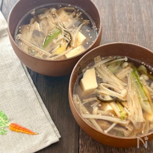 味付け簡単！《えのきと豆腐の塩昆布スープ》