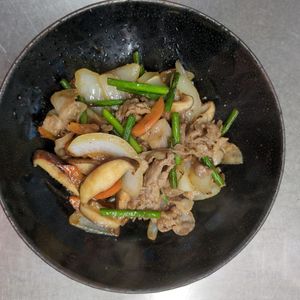 まいろの作ってみた!投稿(栄養たっぷり疲労回復!豚肉とニンニクの芽の炒め物)