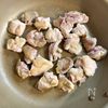 シンプルな味付けでやみつき「鶏と長いもの塩こんぶ炒め」の工程1