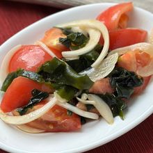 【止まらない！】トマトと新玉ねぎとわかめの無限サラダ
