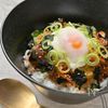 缶詰で5分!さば味噌×キムチのやみつき丼の工程2