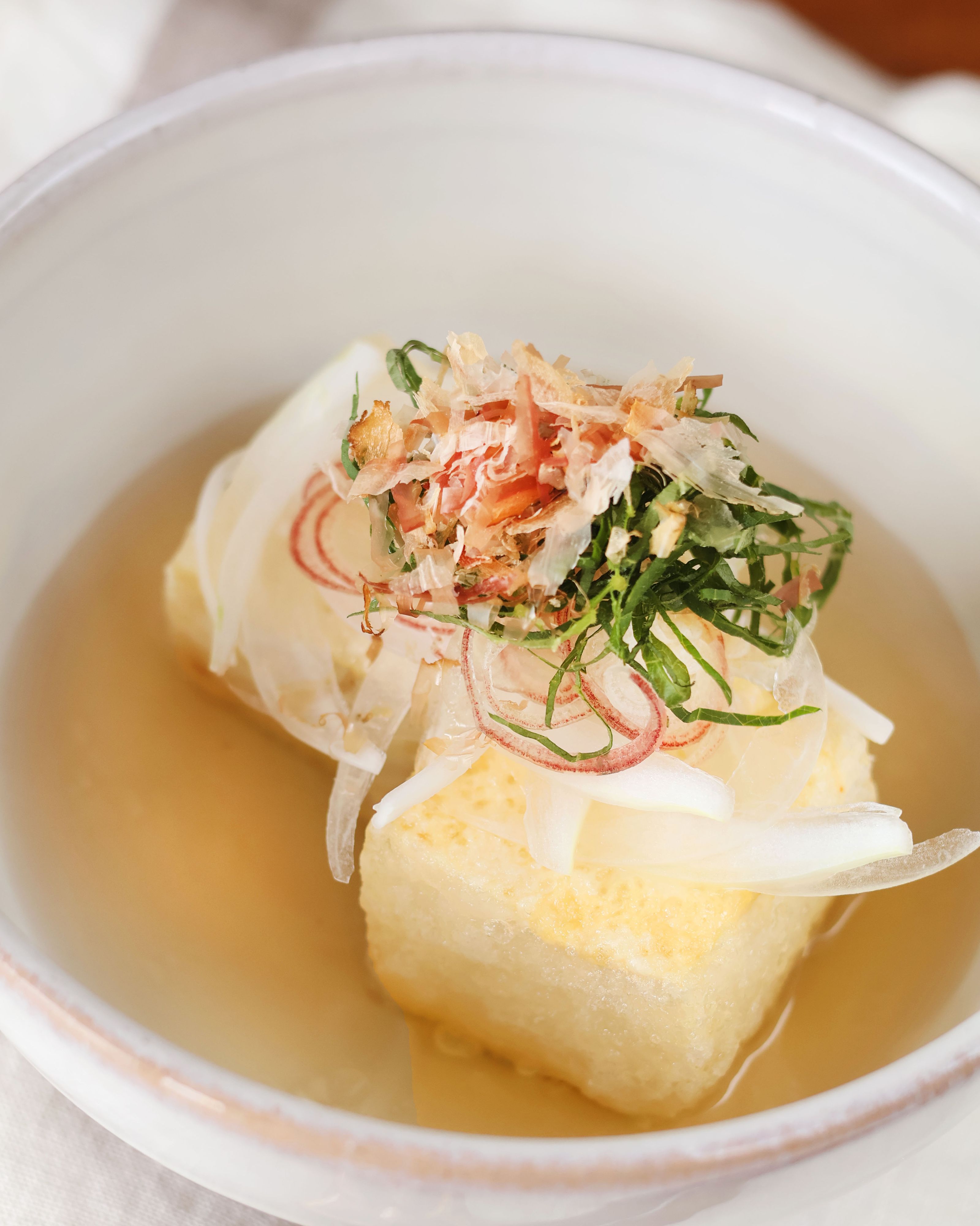 新玉ねぎとみょうがの揚げ出し豆腐 | レシピサイトNadia