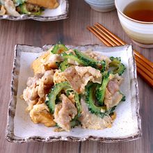 疲れた身体に効く♪厚揚げでボリューム◎ゴーヤチャンプルー