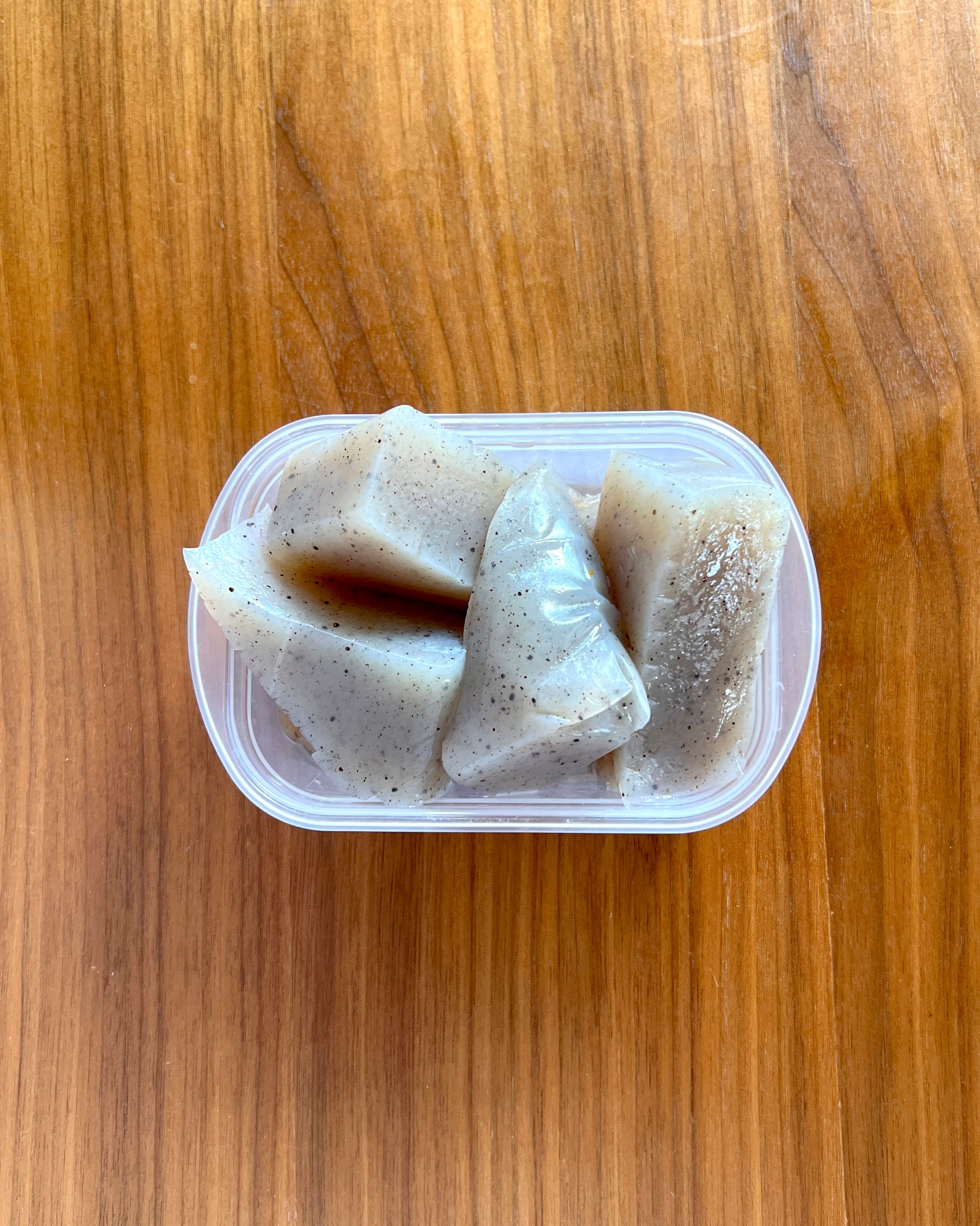 こんにゃくを切る