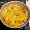 フライパン1つで♩ほっくりかぼちゃのクリームパスタの工程3