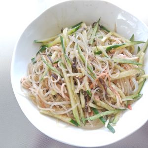 はるにゃんこの作ってみた!投稿(抱えて食べたい【塩こんぶ入り春雨サラダ】和えるだけ簡単旨すぎ)