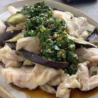 レンジで簡単♪【茄子と鶏胸肉のレンジ蒸し 黒酢にらだれ】