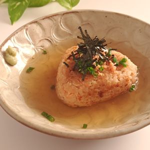 とのちゃまの作ってみた!投稿(だしが決めて！焼きおにぎりの鮭茶漬け)