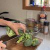 エビとブロッコリーの豆腐粒マスタードあえの工程1