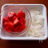 【トマトと新玉ねぎ、ツナの洋風ごま和え】５分で完成！の工程1