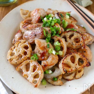 鶏れんこんの粗挽き黒胡椒炒め【串なし塩焼き鳥風】