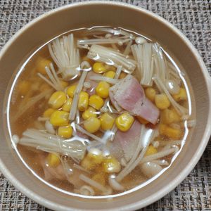よっこの作ってみた!投稿(【ベーコンとえのきとコーンのスープ】簡単♪パパッと完成！)