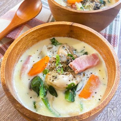 旨みたっぷり♡牡蠣とベーコンのクリームチャウダー