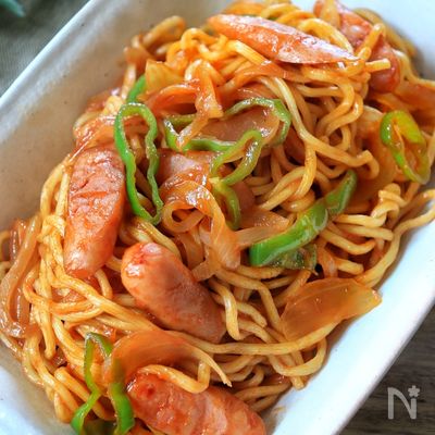麺茹で不要！焼きそば麵でナポリタン