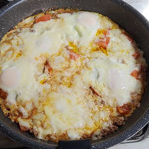 9Sの作ってみた!投稿([半熟卵のトマトチーズ煮込みハンバーグ風]簡単なのにヘルシー)