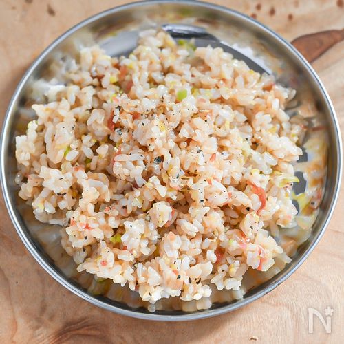 シンプルな具材でおいしい！梅干しチャーハン