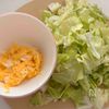 ご飯が止まらない♩キャベたまそぼろの工程1