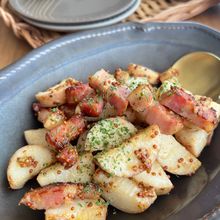 マスタードのうま味で仕上げる、山芋とベーコンのホットデリ